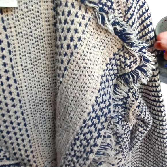 Chicos tan/ navy wovrn draped open front cardigan with fringe detail sz 1 - Picture 4 of 7